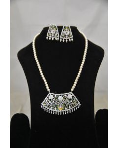 SILVER PLATED NECKLACE